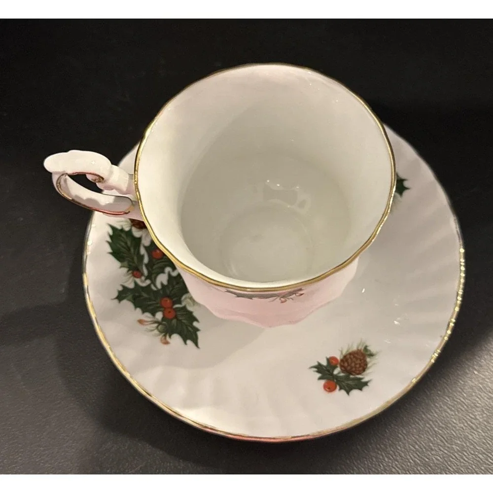 Vintage Christmas Rosina Yuletide Fine Bone China‎ Tea Cup Saucer England